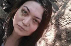Казахстанки с синяками под глазом устроили флешмоб в поддержку Баян Есентаевой