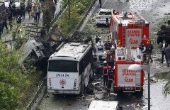 В Стамбуле неизвестные подорвали машину: погибли 11 человек, 36 - ранены