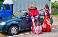 Двух российских цыганок выдворили из Казахстана за приставание