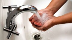 Эксперты подтвердили наличие постороннего запаха у воды из-под крана в Астане