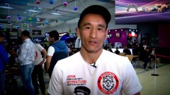 Казахстанский боец ММА сцепился с соперником перед Fight Nights Global