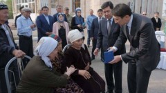 Награду убитого егеря Каныша Нуртазинова вручили его семье. На родине его именем назовут улицу