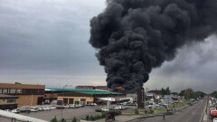 В Алматы горит оптовый склад в Алатауском районе, огонь тушат вертолёты