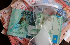 Впервые в России обнаружили поддельные тенге