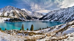 В предгорных районах Алматы бушует зима