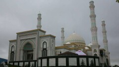 Нурсултан Назарбаев посетил главную мечеть Астаны в Курбан-айт
