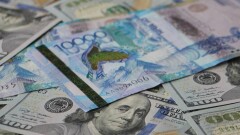 Лучший за четыре месяца курс тенге к доллару отмечен на бирже 