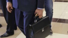 Повысить зарплату госслужащим за счёт сокращения штата предложил Кулибаев