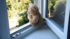 Трое детей за один день выпали из окон в Нур-Султане. Все они выжили