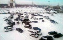 Хаос на парковке устроили актюбинские водители