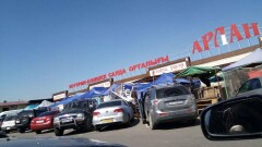 Плату за парковки на рынках Алматы снижают поэтапно из-за перенастройки аппаратов