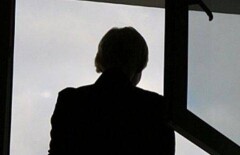 Заведующая детсадом выпрыгнула из окна, спасаясь от разъярённых родителей