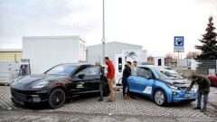 Porsche и BMW представили зарядное устройство, которое мощнее аналога Tesla в три раза