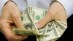 Курс доллара на бирже вновь опустился ниже отметки в 423 тенге