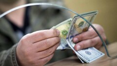 Разница между продажей и покупкой долларов в РК за месяц выросла более чем в 2 раза