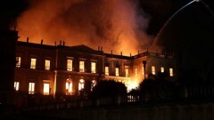В Бразилии огонь уничтожил 200-летний Национальный музей 