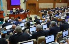 Сколько и за что в действительности получают депутаты Мажилиса