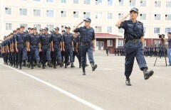 Главком Нацгвардии наградил рядовых, поймавших с поличным двух педофилов в Астане
