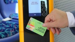 Кондуктор в Алматы заставил пассажиров заплатить за поездку дважды