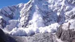 В горах Алматы сошли три лавины. Ранее профилактические спуски отложили из-за погоды