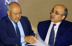 Руководство АО "Самрук-Казына" пожаловалось на низкие зарплаты