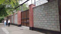 В МВД РК не считают коррупцией возведение заборов вокруг РУВД в Алматы за счёт частников
