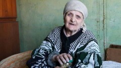 Одинокой старушке из Уральска, живущей без газа, света и воды, окажут помощь