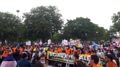 В Париже прошла акция за легализацию мигрантов без документов