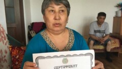 Семью оралманов выселяют из квартиры, которую вручал аким Актюбинской области