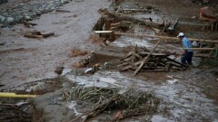 В Алайском районе Кыргызстана готовят людей к переселению из-за угрозы оползня