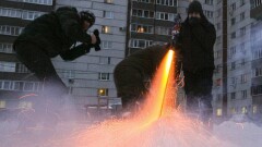 Петарда пробила окно и спалила квартиру жителя Астаны