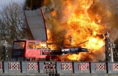 Для съёмок боевика с Джеки Чаном в центре Лондона взорвали даблдекер 