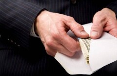 В Шымкенте за поборы арестовали руководителей Комитета оплаты медицинских услуг