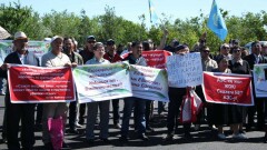 В Нур-Султане участники законного митинга выступили против строительства АЭС и коррупции
