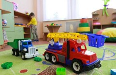 Вернуть сразу все долги по зарплате работникам детсада невозможно - управление образования Астаны
