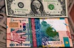 Утренние торги на бирже завершились очередным падением тенге
