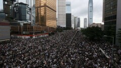 Митинг в Гонконге: полиция разгоняет демонстрантов водомётами и слезоточивым газом