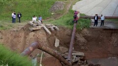 В Шымкенте водами горной реки разрушены бетонные конструкции моста