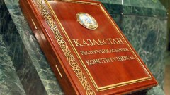Первые лица страны поздравили казахстанцев с Днём Конституции