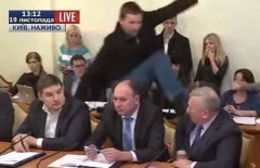 Драку в прямом эфире устроили на заседании антикоррупционного комитета в Украине