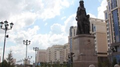 Нурсултан Назарбаев поблагодарил карагандинцев за аллею и монумент, подаренные Астане