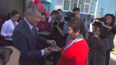 Даниал Ахметов вручил ключи от квартир 45 многодетным семьям в Семее