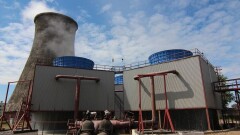 Крупный пожар разгорелся на теплотрассе ТЭЦ в Павлодаре
