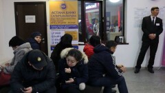 Вкладчикам Банка Астаны за один час выдали миллиард тенге