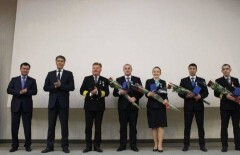  Асет Исекешев наградил членов экипажа авиакомпании Bek Air медалями и орденами