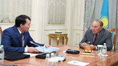 Назарбаев поручил распространить новую систему оплаты труда госслужащих по всей РК