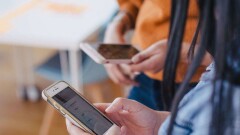 Научный журнал переписал статью о том, что технологии меняют скелет подростков