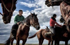 National Geographic опубликовал снимок всадников из Актау