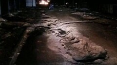 Просевший грунт стал причиной автомобильных заторов в одном из районов Алматы