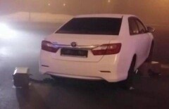 Водитель снёс ограждение у монумента Независимости в Алматы и сбежал